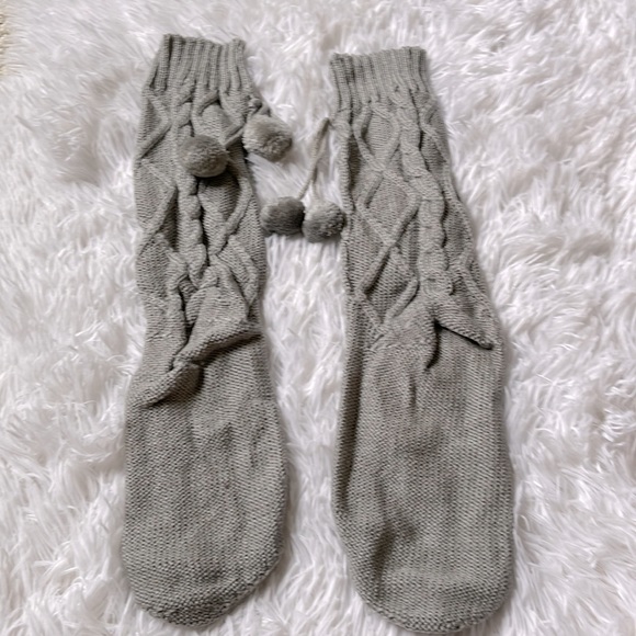 Grey - Cable knit socks with pom poms - Picture 9 of 9